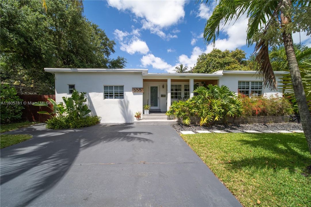 For Sale: $890,000 (3 beds, 2 baths, 1985 Square Feet)