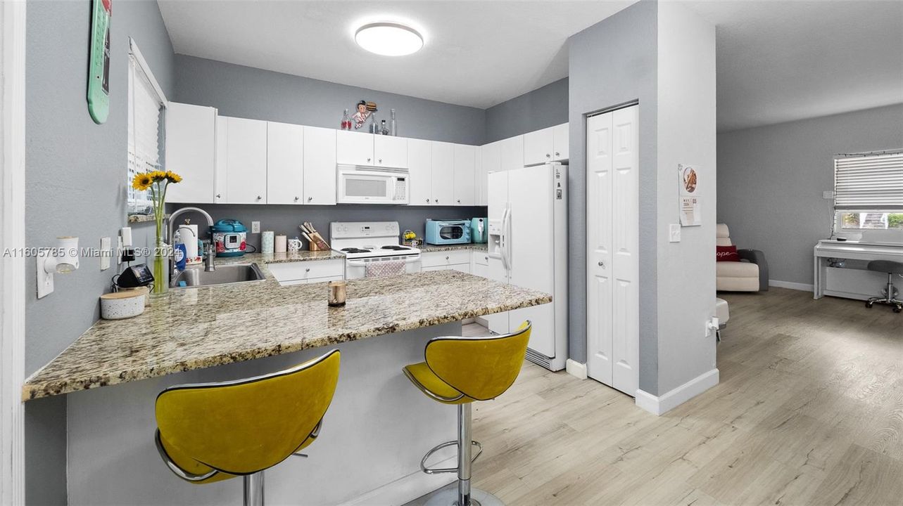 Active With Contract: $2,200 (2 beds, 2 baths, 1048 Square Feet)