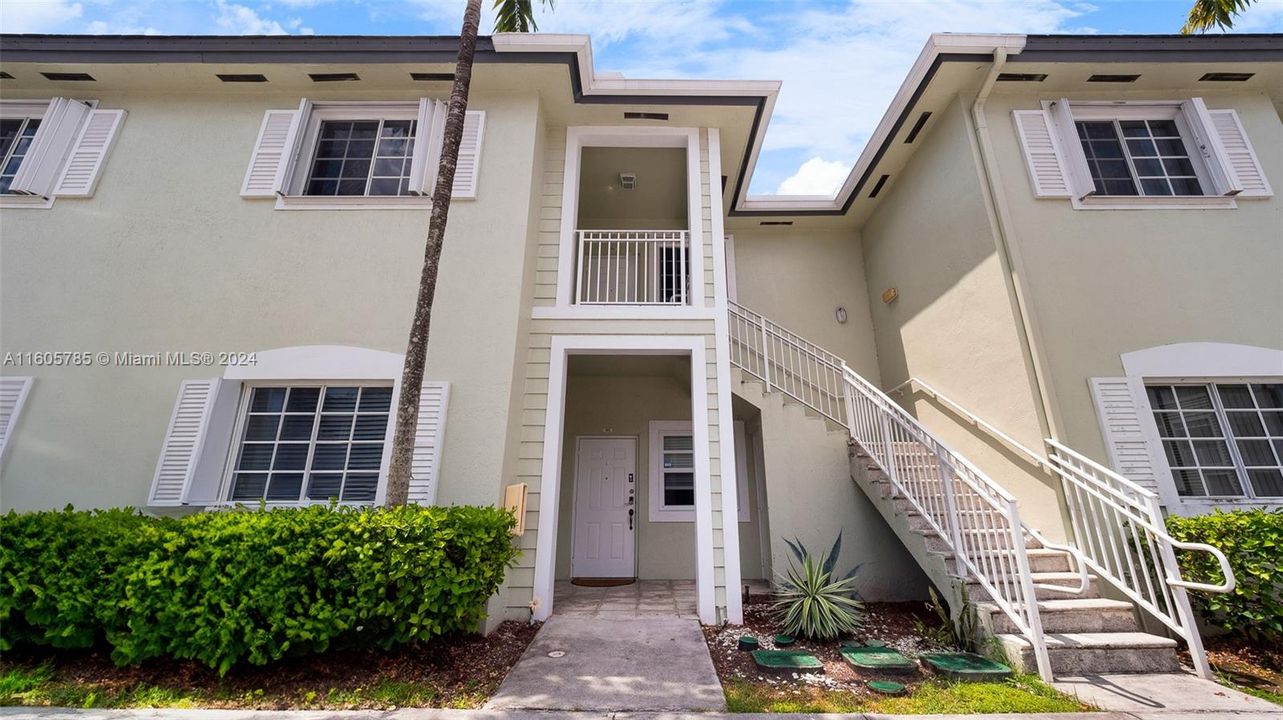 Active With Contract: $2,200 (2 beds, 2 baths, 1048 Square Feet)