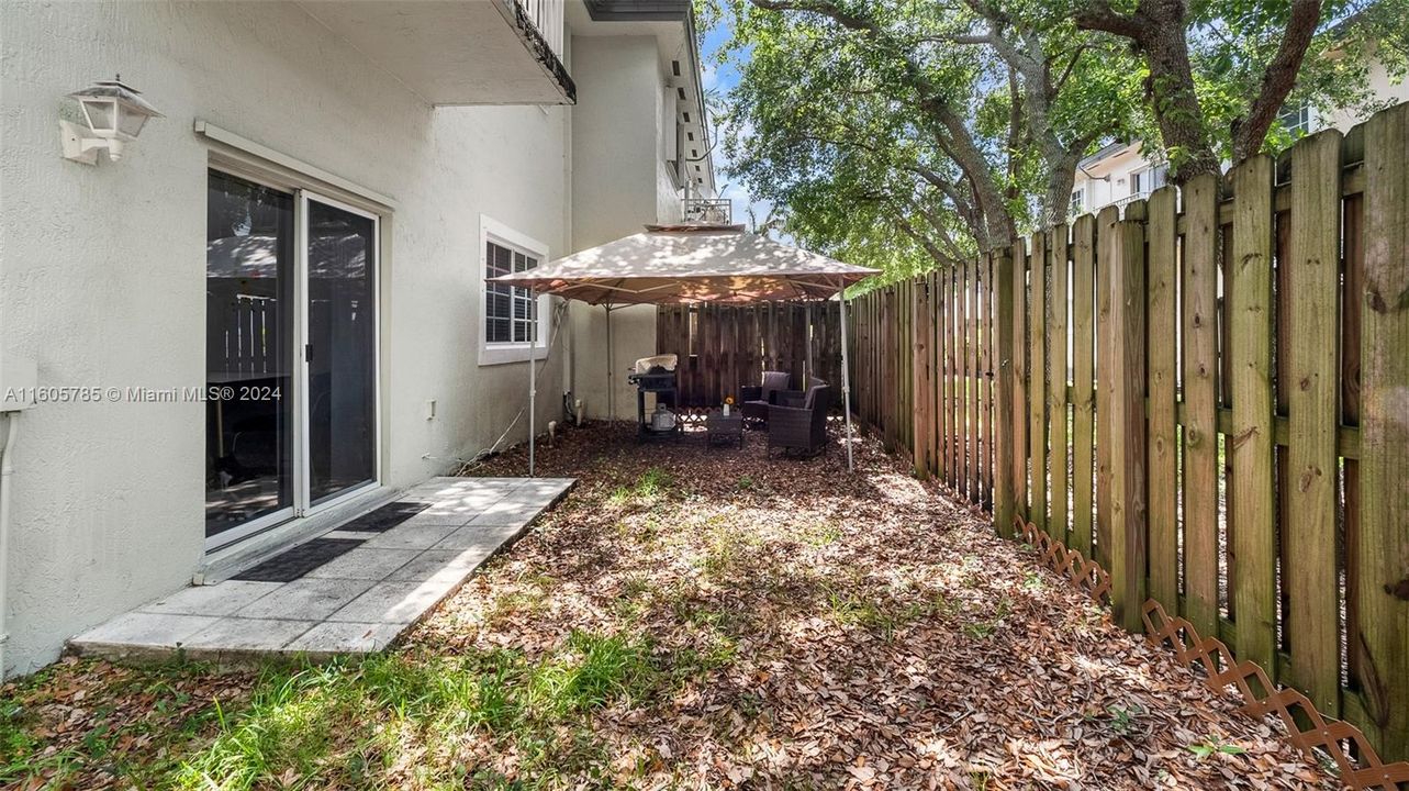 Active With Contract: $2,200 (2 beds, 2 baths, 1048 Square Feet)