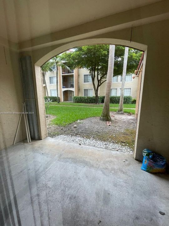 For Rent: $1,950 (1 beds, 1 baths, 700 Square Feet)