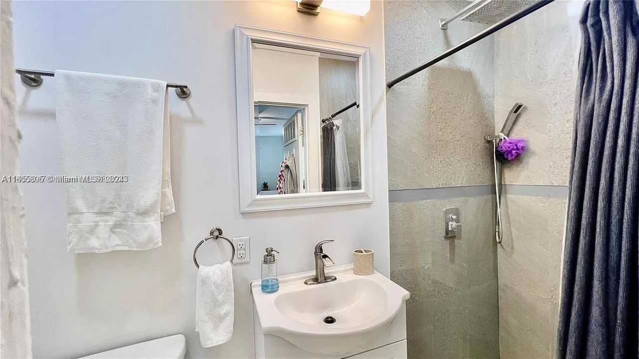 For Sale: $449,000 (3 beds, 1 baths, 1208 Square Feet)