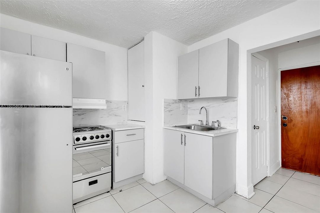 Recently Rented: $1,250 (1 beds, 1 baths, 400 Square Feet)