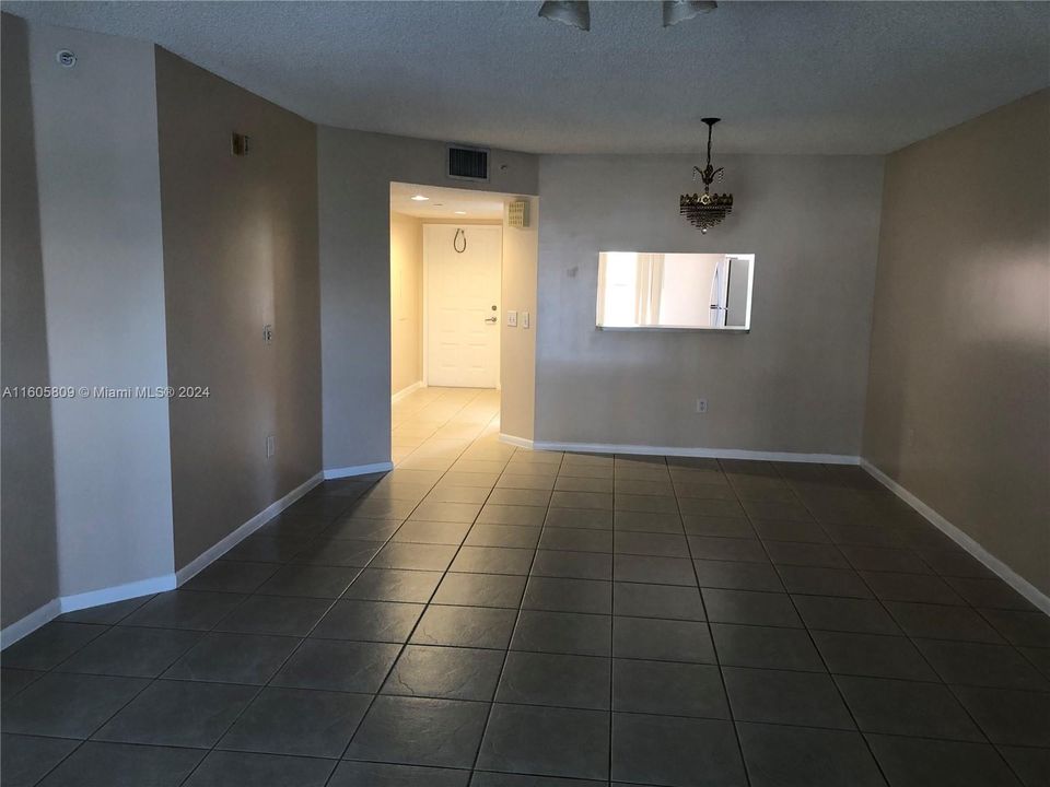 For Sale: $274,900 (2 beds, 2 baths, 1207 Square Feet)
