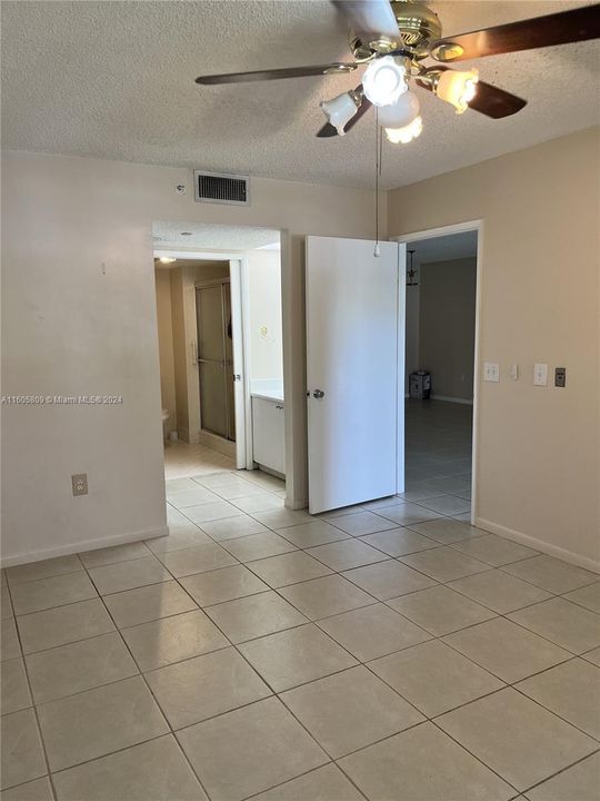 For Sale: $260,000 (2 beds, 2 baths, 1207 Square Feet)