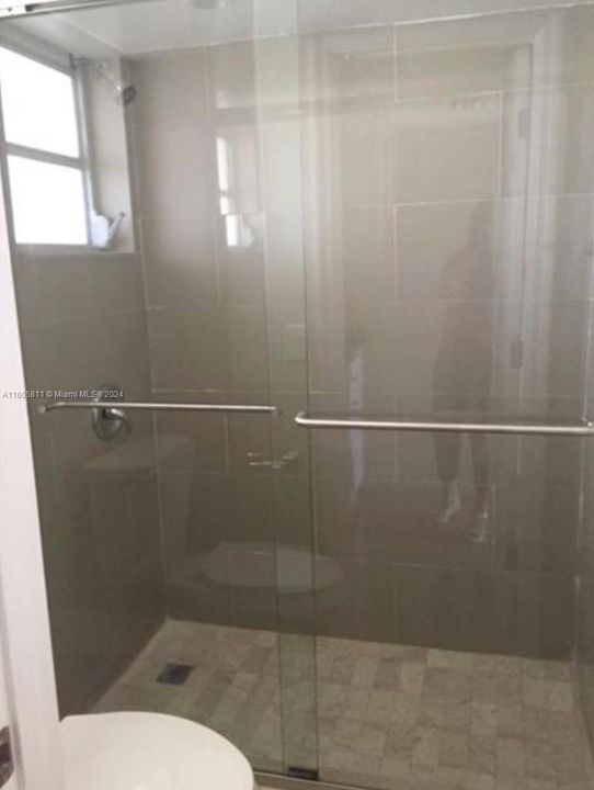 Active With Contract: $2,400 (2 beds, 1 baths, 968 Square Feet)