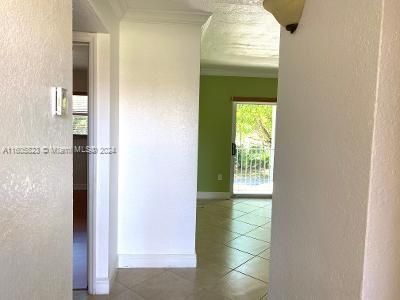 For Rent: $1,850 (1 beds, 1 baths, 709 Square Feet)