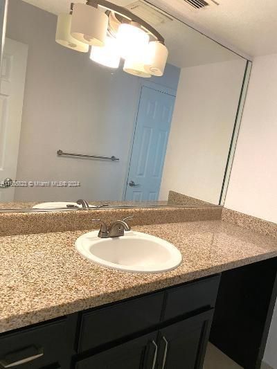 Active With Contract: $1,850 (1 beds, 1 baths, 709 Square Feet)
