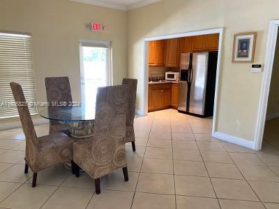 Active With Contract: $1,850 (1 beds, 1 baths, 709 Square Feet)