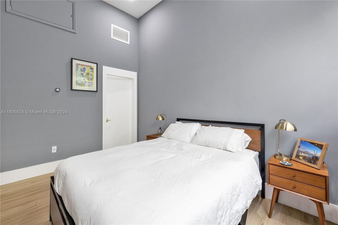 For Sale: $530,000 (1 beds, 1 baths, 589 Square Feet)