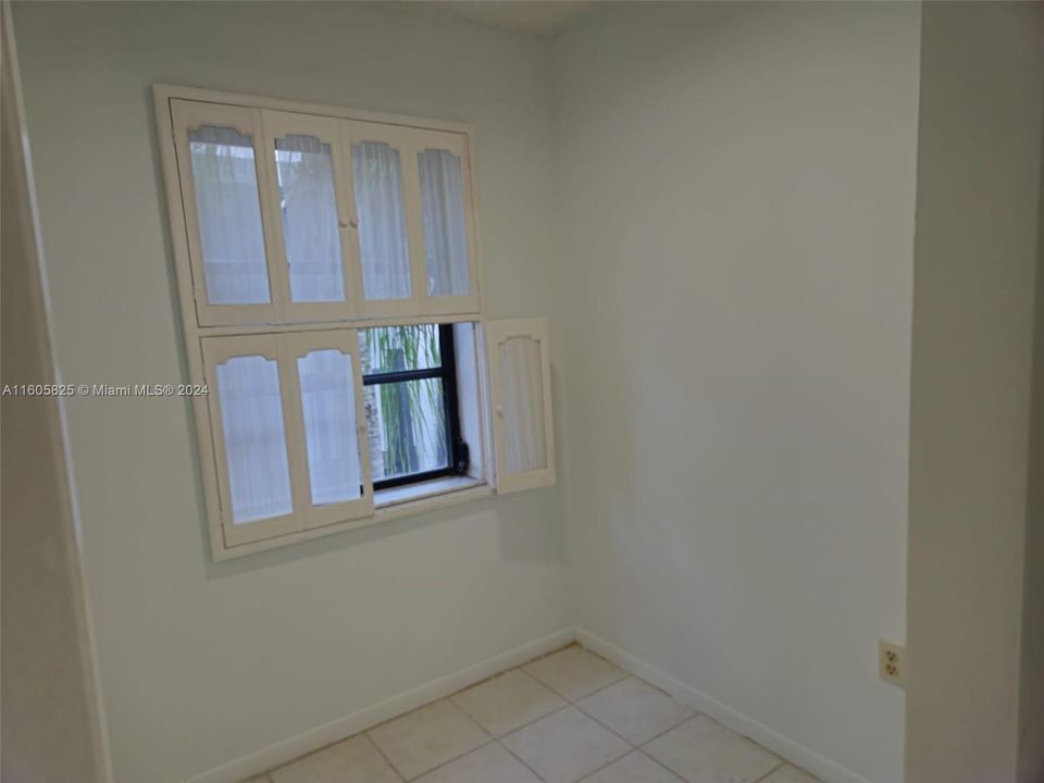 For Rent: $1,800 (1 beds, 1 baths, 1040 Square Feet)