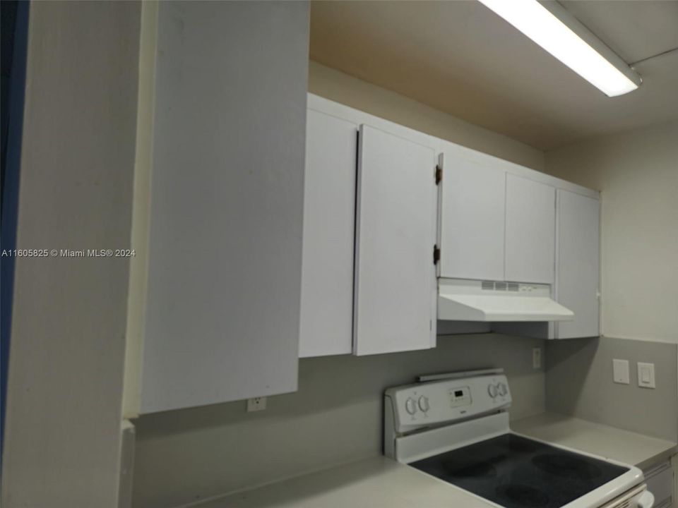 For Rent: $1,800 (1 beds, 1 baths, 1040 Square Feet)