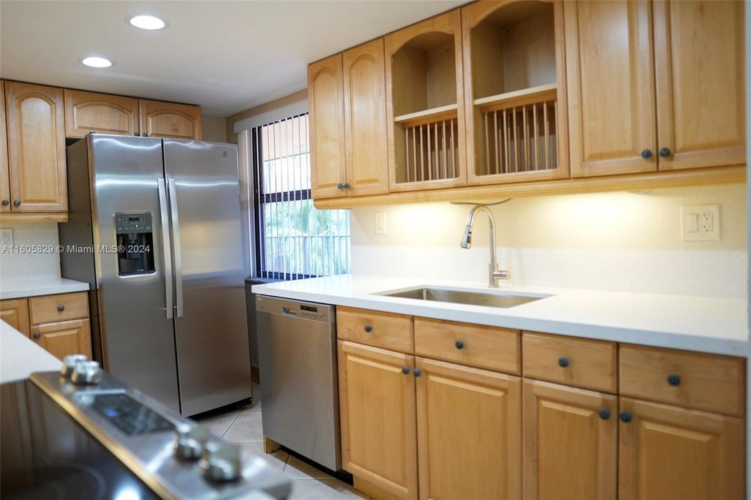 For Rent: $2,900 (2 beds, 2 baths, 1296 Square Feet)