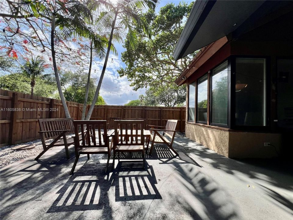 Recently Sold: $535,000 (3 beds, 2 baths, 1965 Square Feet)