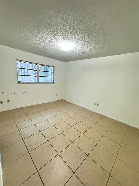 Recently Rented: $3,000 (3 beds, 2 baths, 2680 Square Feet)