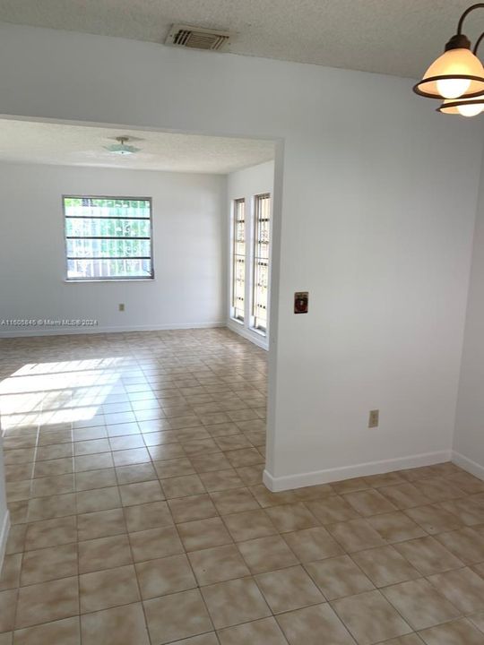 Active With Contract: $3,000 (3 beds, 2 baths, 2680 Square Feet)