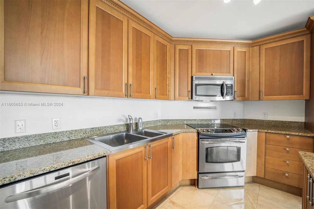 For Sale: $539,000 (1 beds, 1 baths, 781 Square Feet)