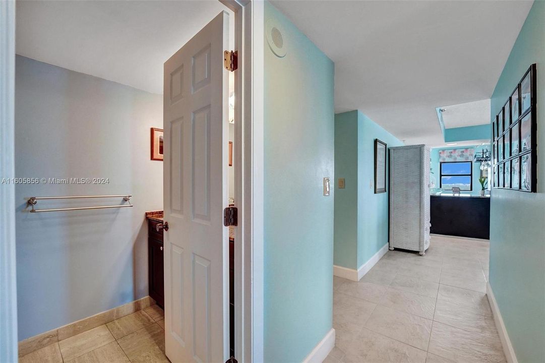 For Sale: $599,000 (2 beds, 2 baths, 1660 Square Feet)