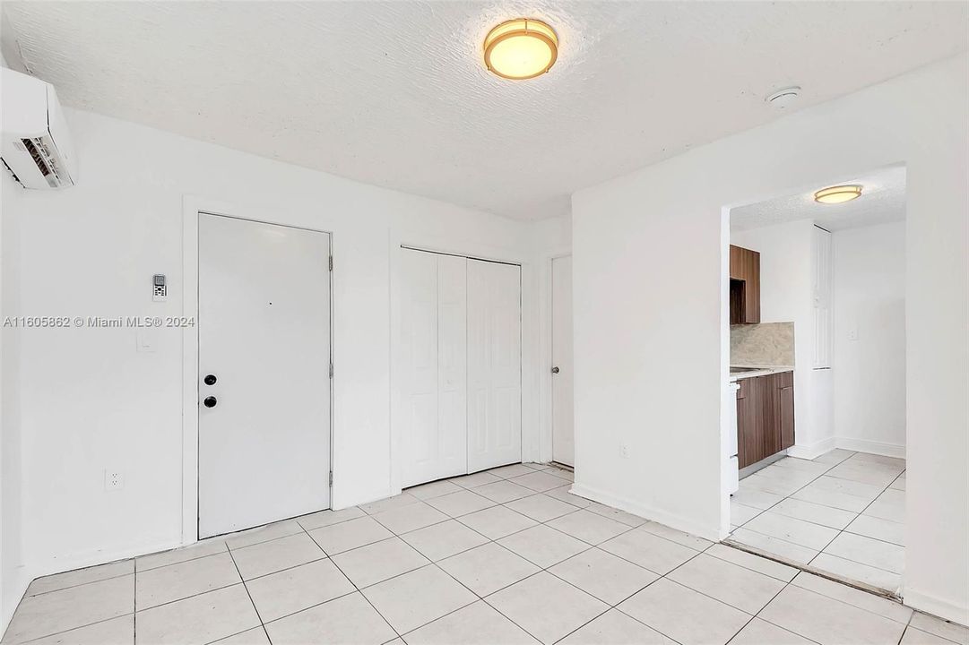 Recently Rented: $1,250 (1 beds, 1 baths, 400 Square Feet)