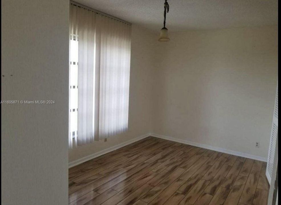 For Rent: $2,100 (2 beds, 2 baths, 1350 Square Feet)