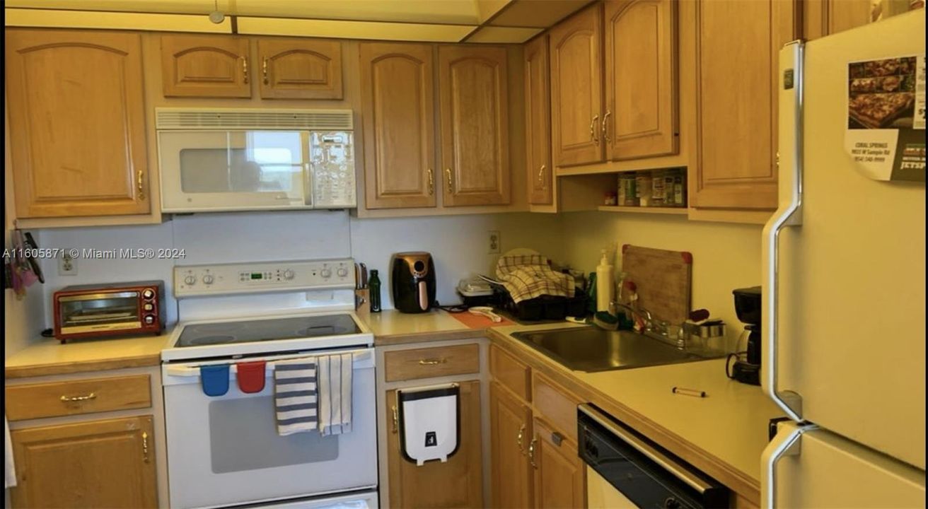 For Rent: $2,100 (2 beds, 2 baths, 1350 Square Feet)