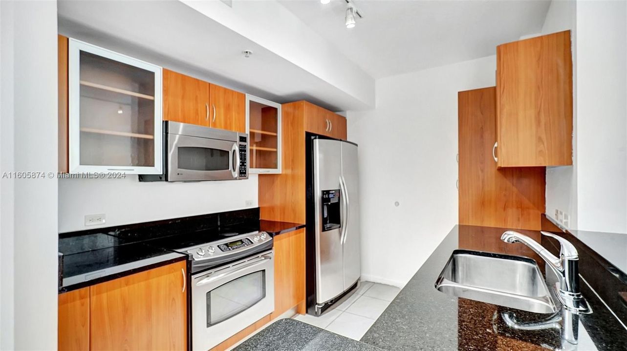 Recently Rented: $2,500 (1 beds, 1 baths, 841 Square Feet)