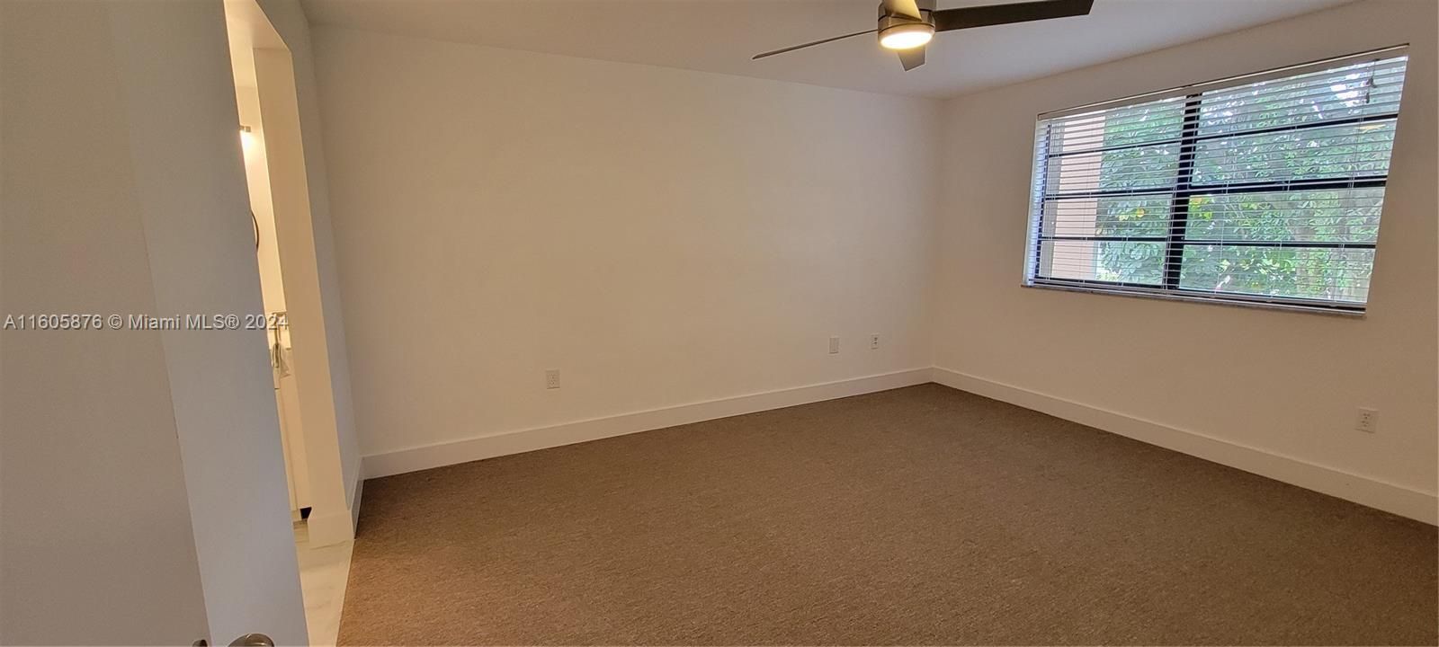 Active With Contract: $1,900 (1 beds, 1 baths, 915 Square Feet)