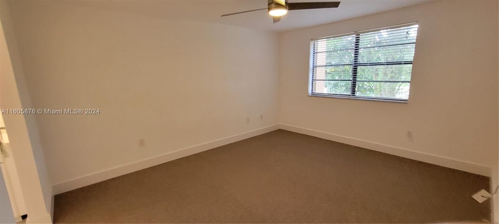 Active With Contract: $1,900 (1 beds, 1 baths, 915 Square Feet)