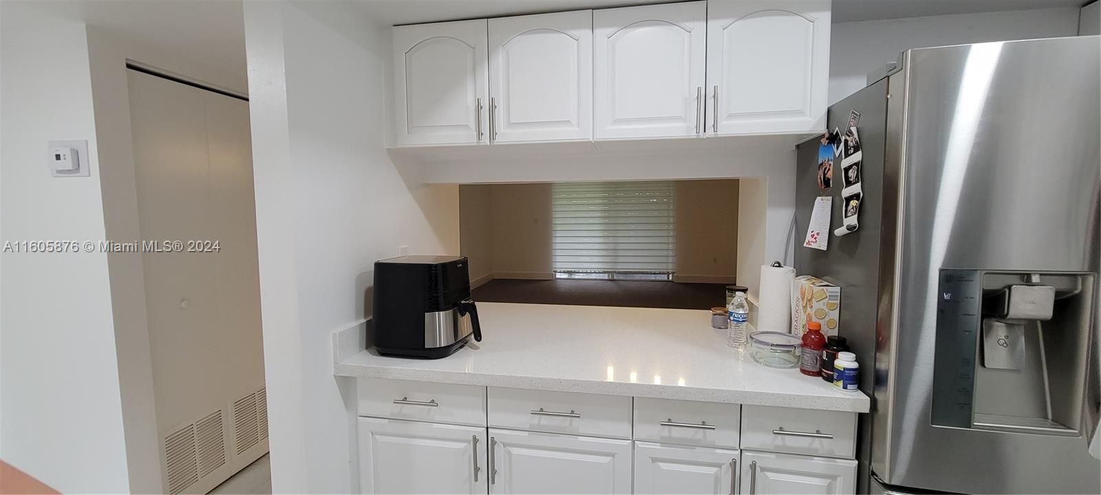 Active With Contract: $1,900 (1 beds, 1 baths, 915 Square Feet)