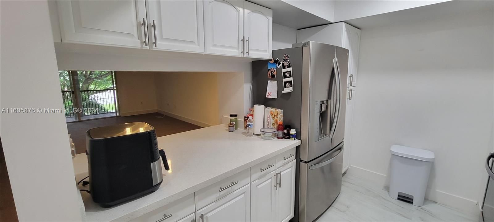 Active With Contract: $1,900 (1 beds, 1 baths, 915 Square Feet)