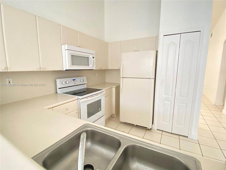 For Rent: $2,000 (3 beds, 2 baths, 1182 Square Feet)