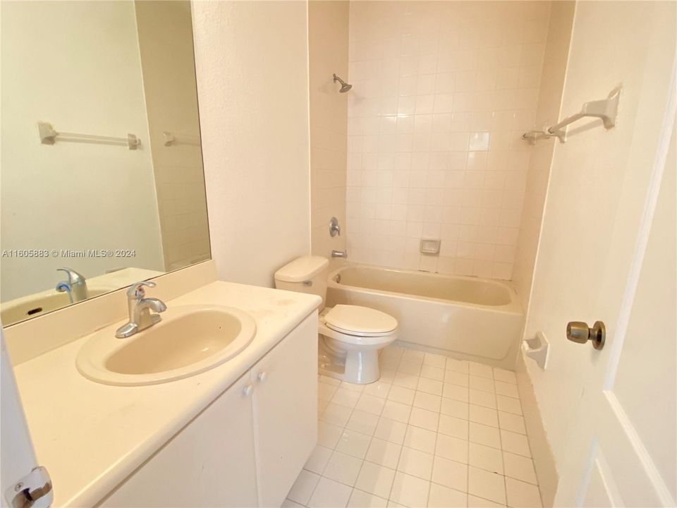 For Rent: $2,000 (3 beds, 2 baths, 1182 Square Feet)