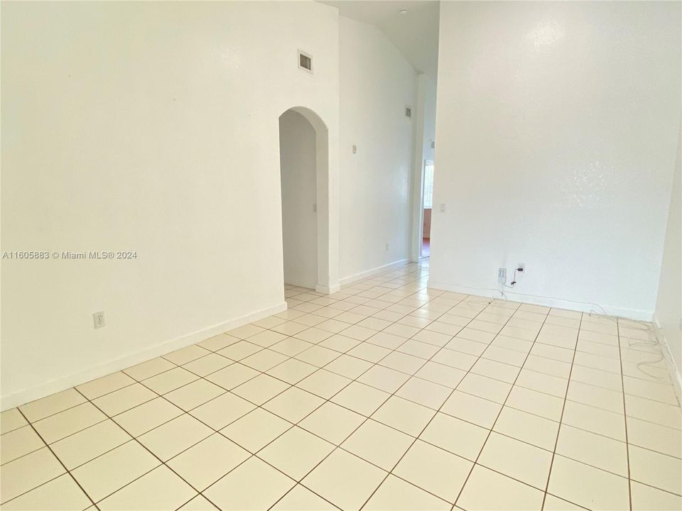 For Rent: $2,000 (3 beds, 2 baths, 1182 Square Feet)