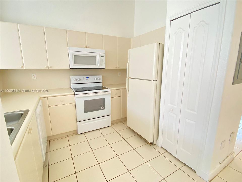 For Rent: $2,000 (3 beds, 2 baths, 1182 Square Feet)