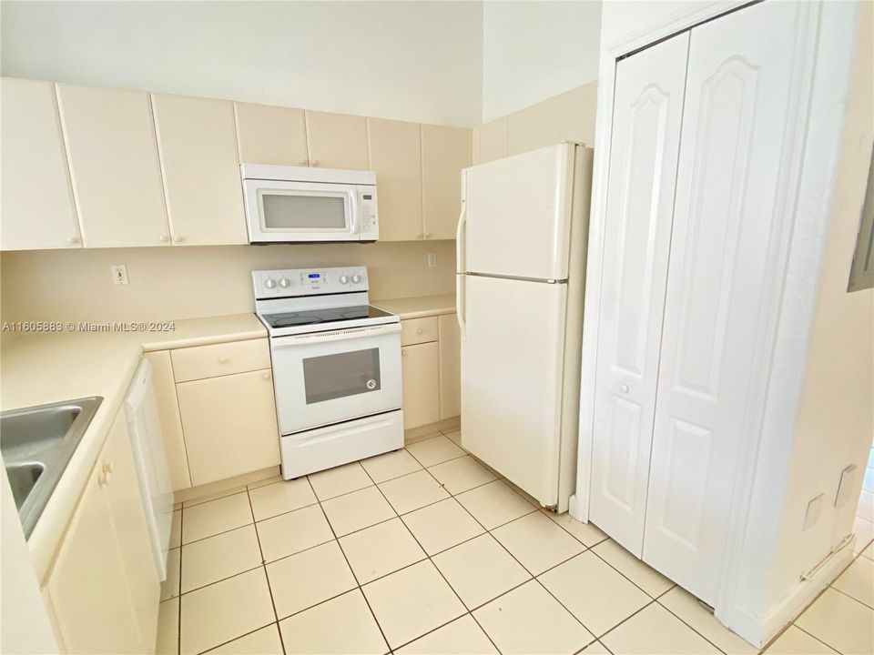 For Rent: $2,000 (3 beds, 2 baths, 1182 Square Feet)