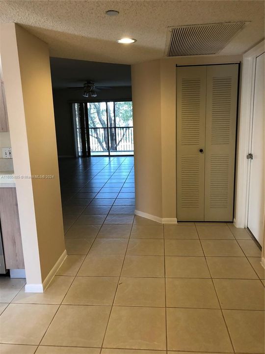 For Rent: $2,350 (2 beds, 2 baths, 1207 Square Feet)