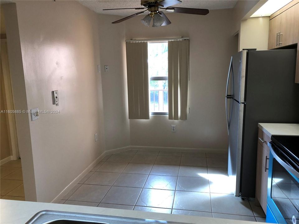 For Rent: $2,350 (2 beds, 2 baths, 1207 Square Feet)