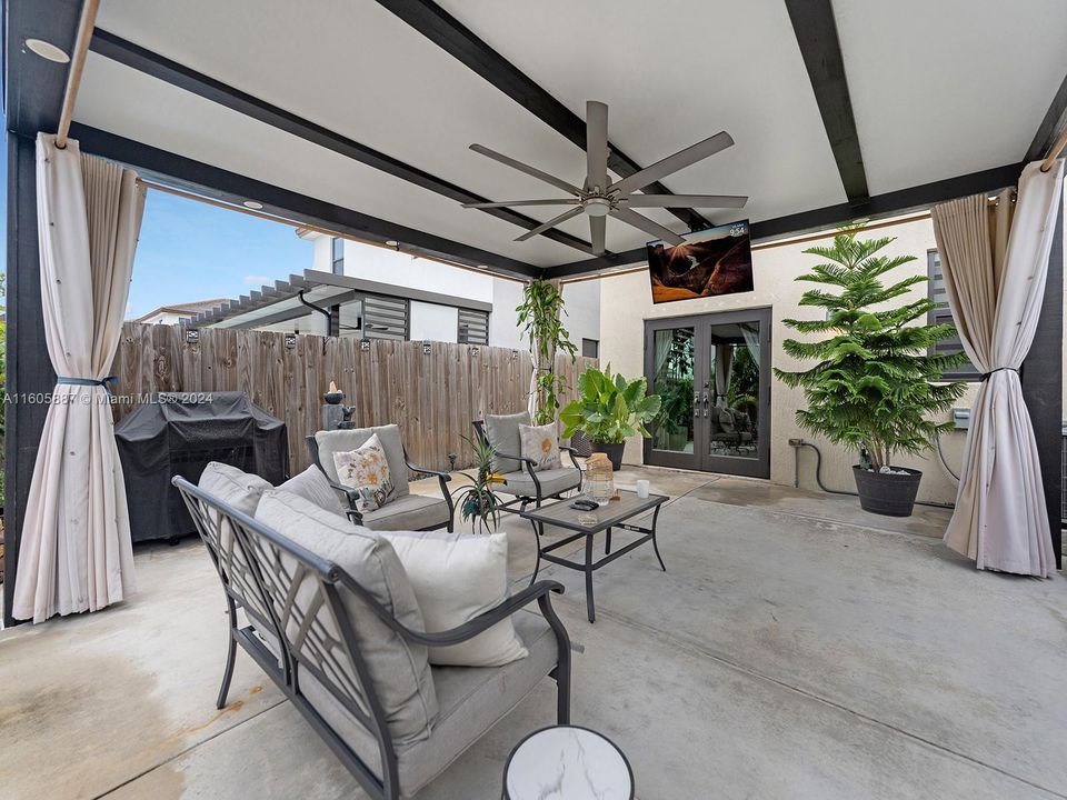 For Sale: $550,000 (3 beds, 2 baths, 1872 Square Feet)