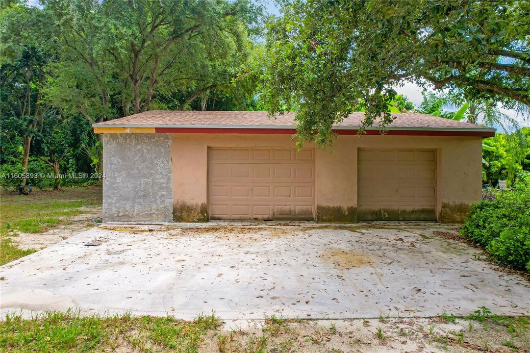 DETACHED GARAGE AND POLE BARN W SEP METER NEEDS PAINT AND PRESSURE