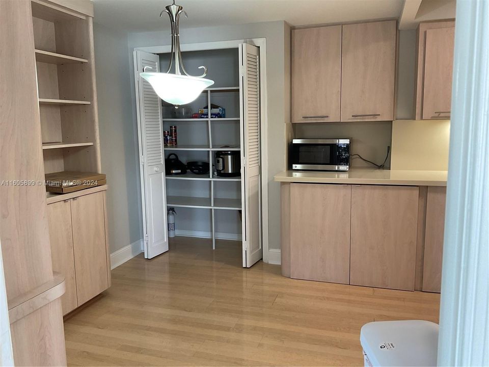 En Venta: $449,000 (2 camas, 3 baños, 1950 Pies cuadrados)