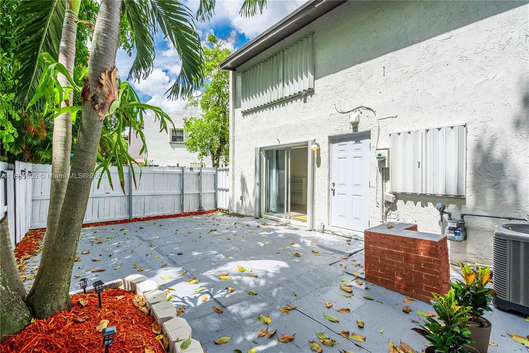 Active With Contract: $2,850 (3 beds, 2 baths, 1378 Square Feet)