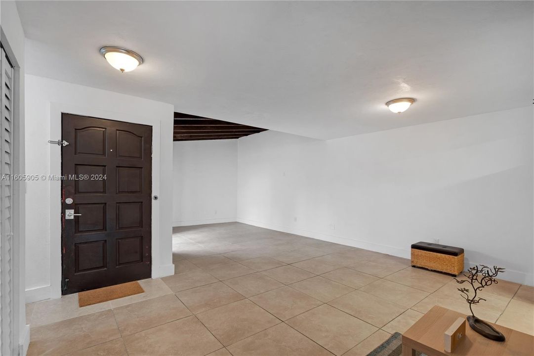 Active With Contract: $2,850 (3 beds, 2 baths, 1378 Square Feet)