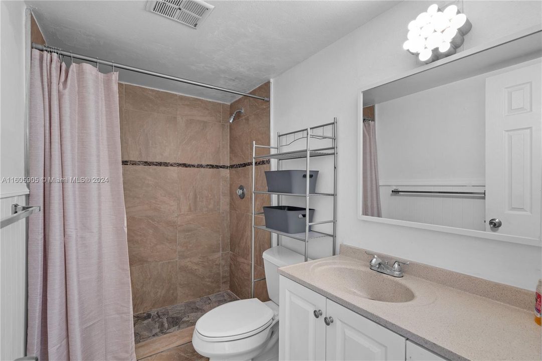 Active With Contract: $2,850 (3 beds, 2 baths, 1378 Square Feet)