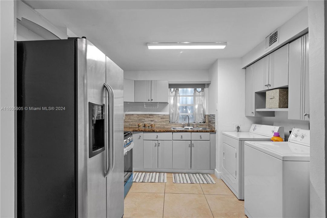 Active With Contract: $2,850 (3 beds, 2 baths, 1378 Square Feet)