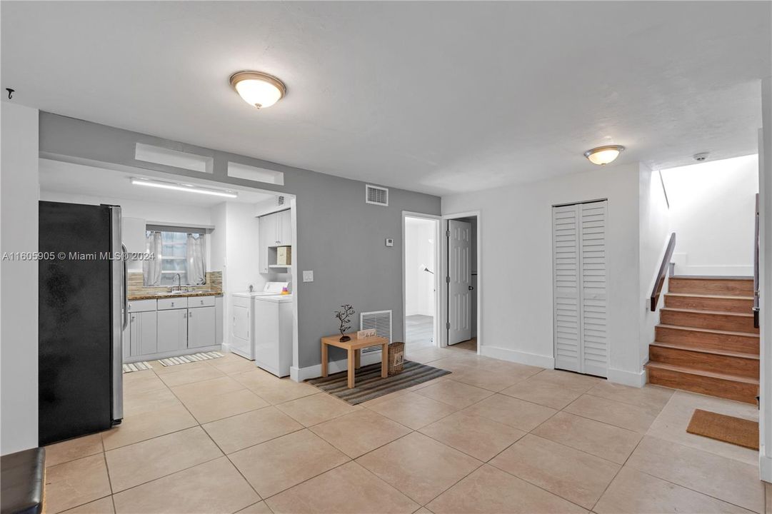 Active With Contract: $2,850 (3 beds, 2 baths, 1378 Square Feet)