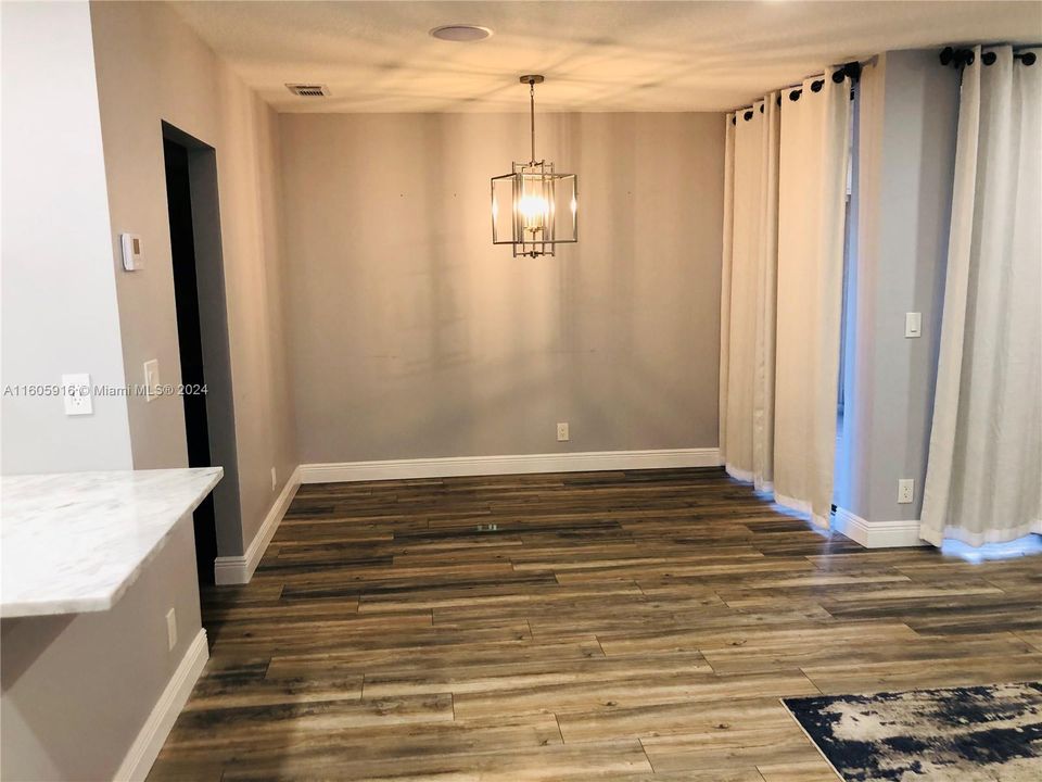 Active With Contract: $1,950 (1 beds, 1 baths, 764 Square Feet)