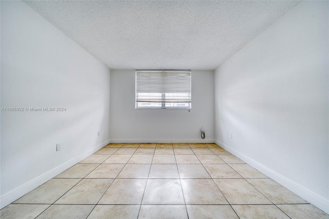 For Sale: $210,000 (1 beds, 1 baths, 673 Square Feet)