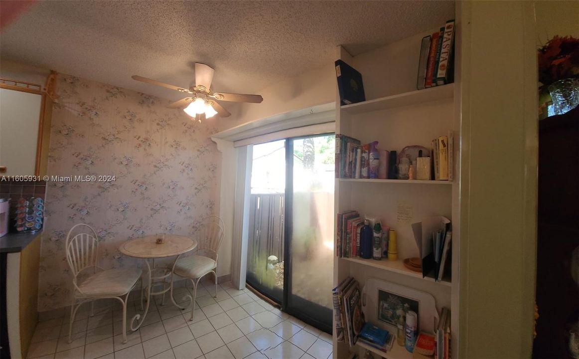 Vendido Recientemente: $345,000 (2 camas, 2 baños, 1106 Pies cuadrados)