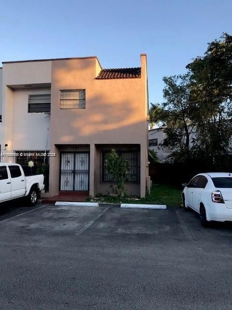 Recently Sold: $330,000 (2 beds, 2 baths, 946 Square Feet)