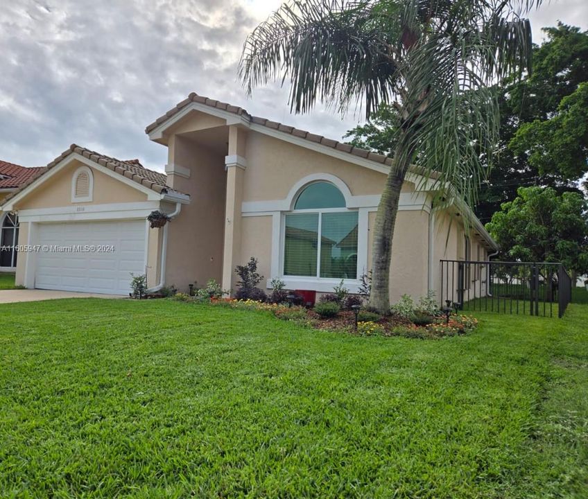 For Sale: $579,000 (3 beds, 2 baths, 1716 Square Feet)